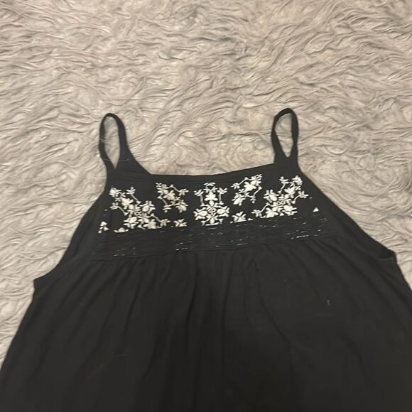 Eddie Bauer women’s‎ black and white embroidered flowy cotton modal tank top - Picture 2 of 6